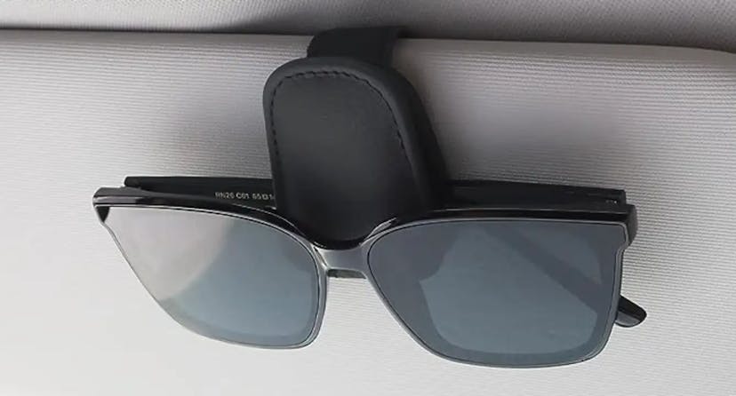 Suport ochelari de soare pentru masina Amazon